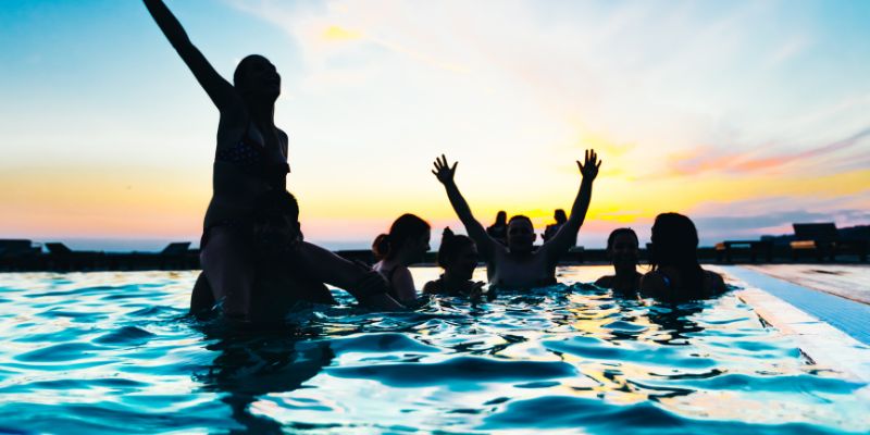 How to Throw the Best End of Summer Pool Party – Dunn Rite
