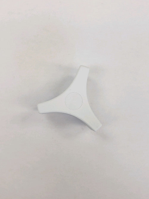 White tri-wing plastic knob for pool furniture or umbrella base tightening